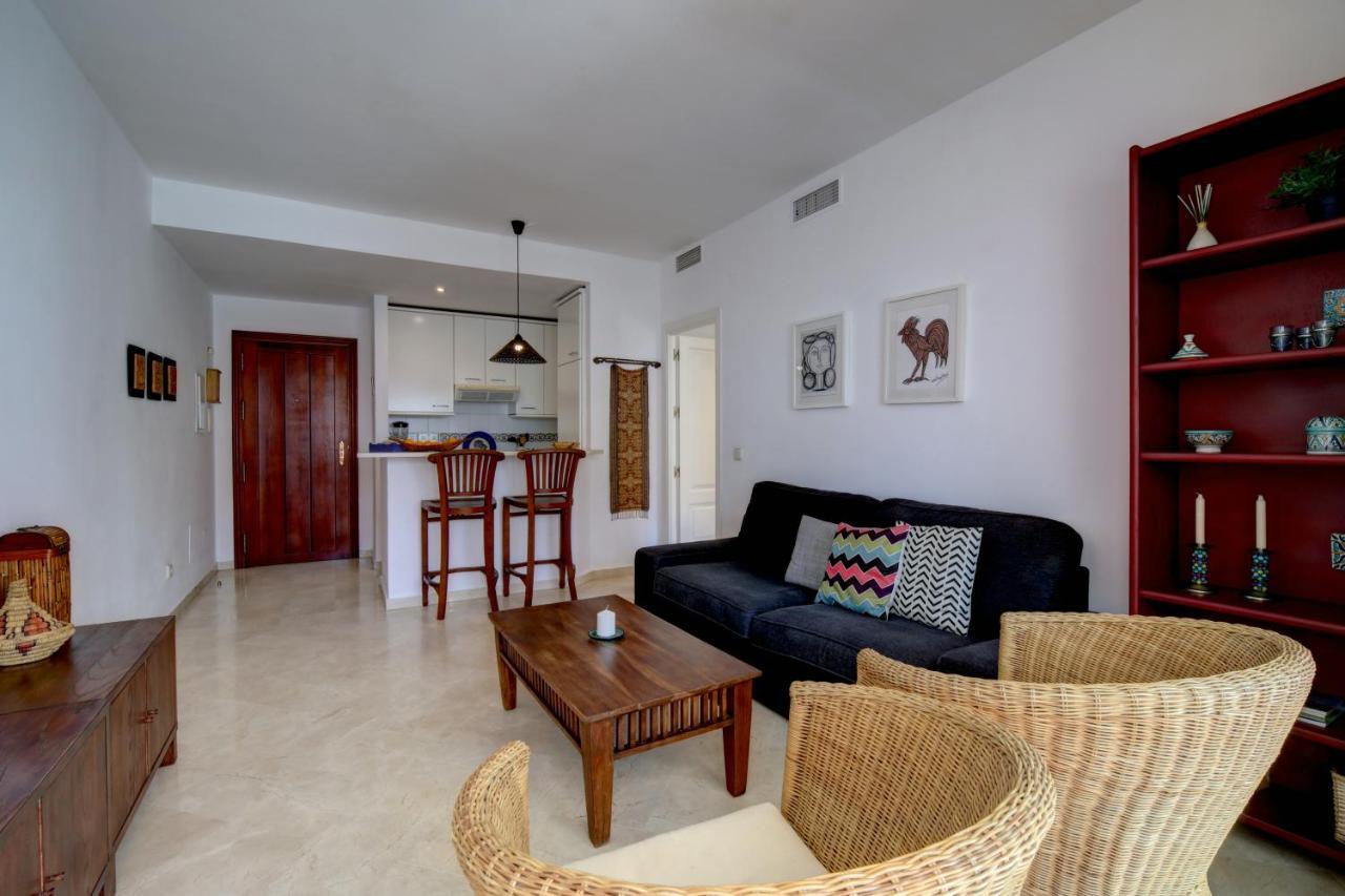 Exceptional Beachfront Complex With Pool In Costalita, Estepona Buitenkant foto