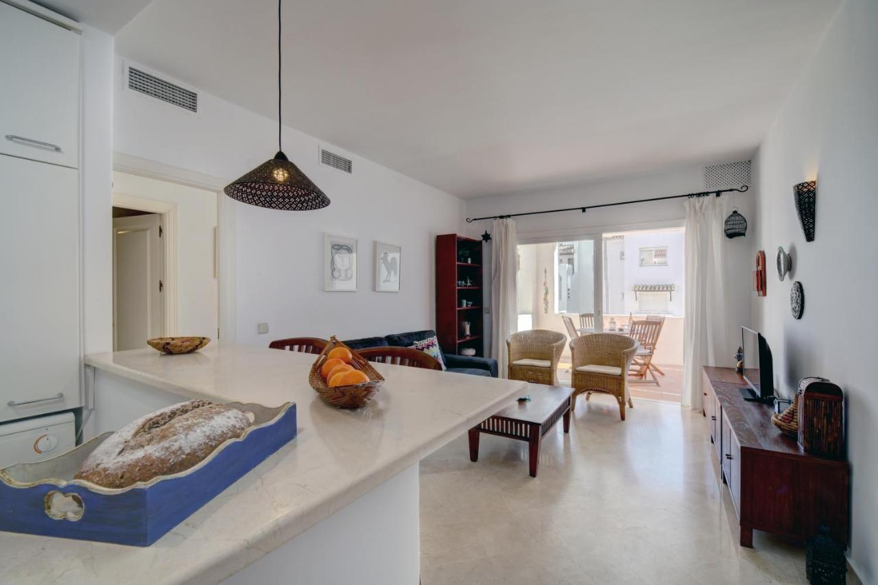 Exceptional Beachfront Complex With Pool In Costalita, Estepona Buitenkant foto