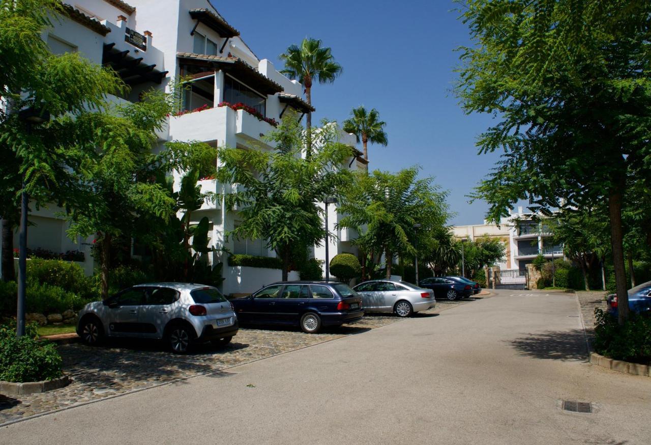 Exceptional Beachfront Complex With Pool In Costalita, Estepona Buitenkant foto